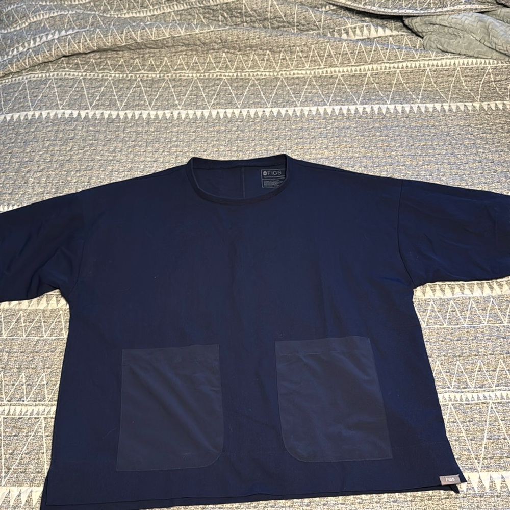 Figs scrub top